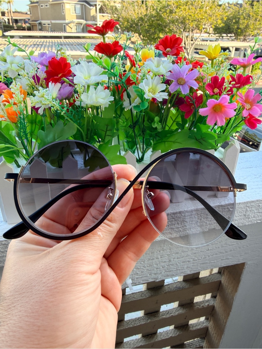 Round Gradient Lens Sunglasses — Black Frame